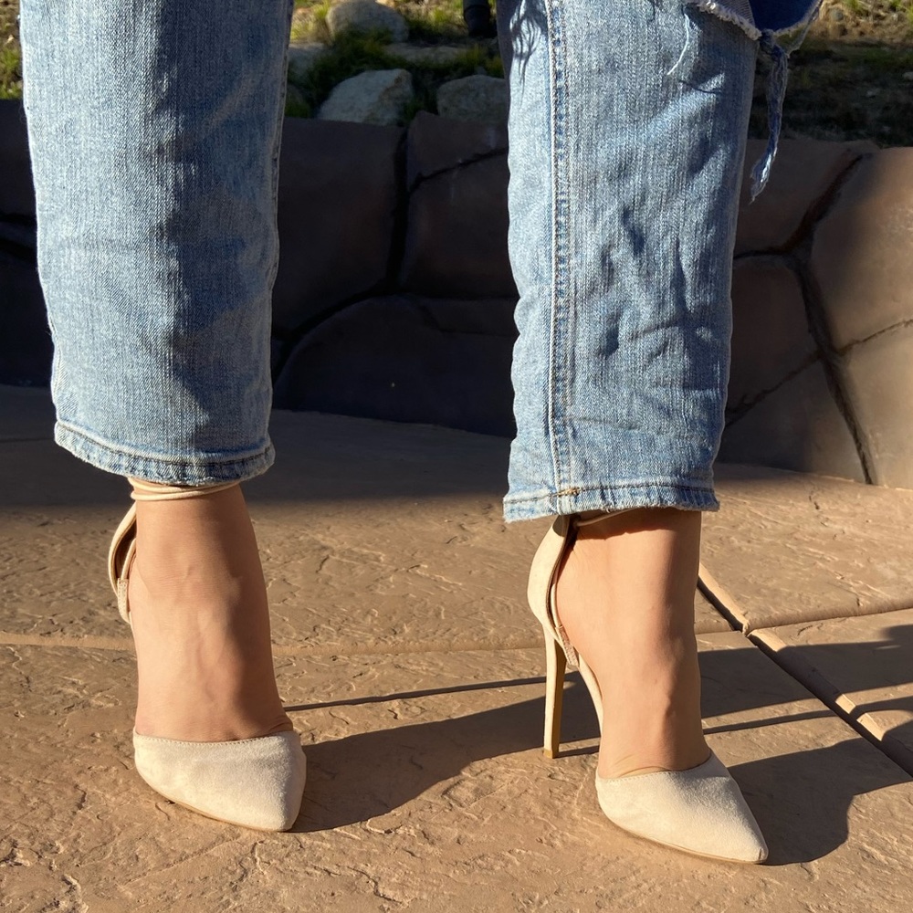 Tan size 7 shoe